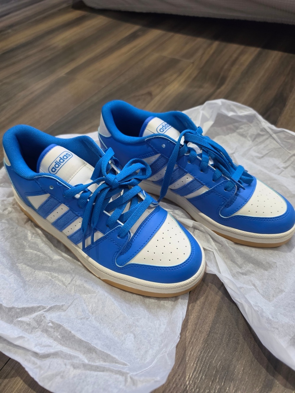 Adidas Sneakers Blue White Gum Sole Youth 7 Women 8.5